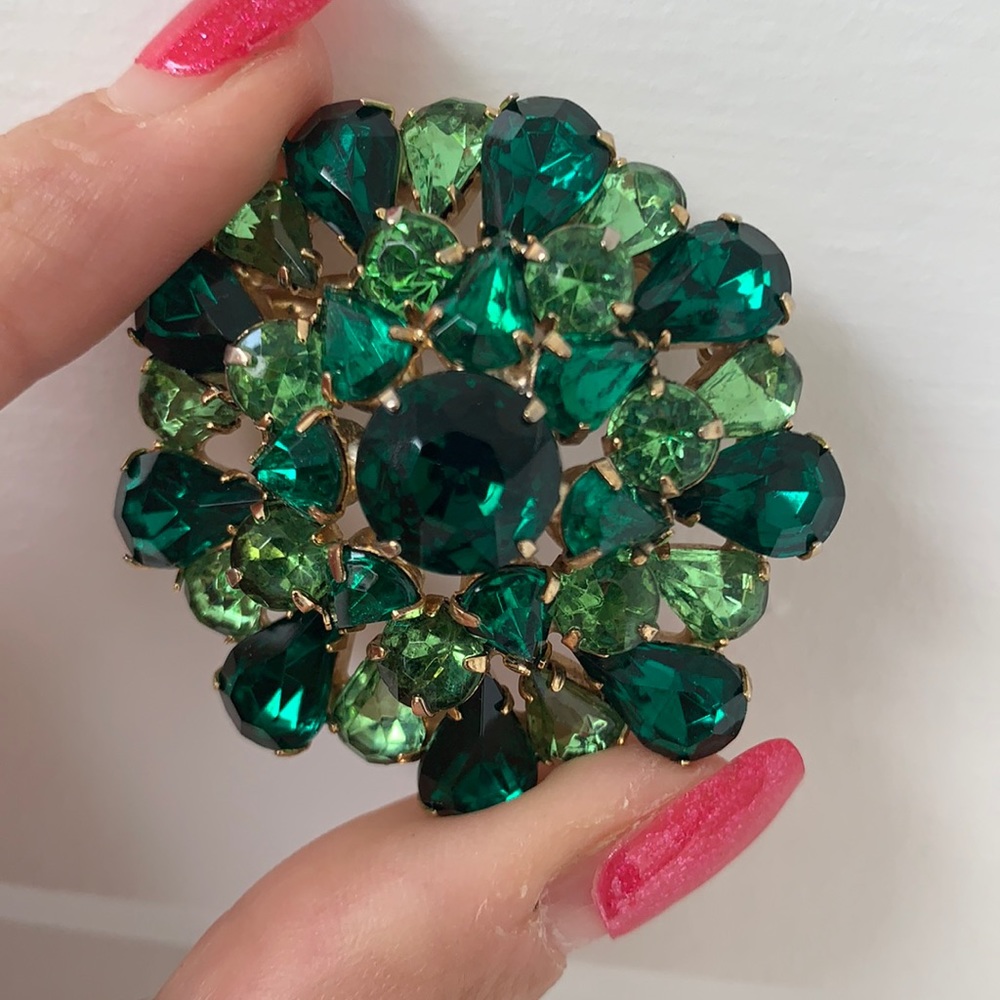 Vintage Gold-tone Green Rhinestone Domed Brooch - Picture 11 of 17